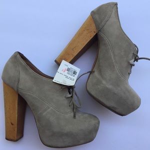 Steve Madden Taupe Booties